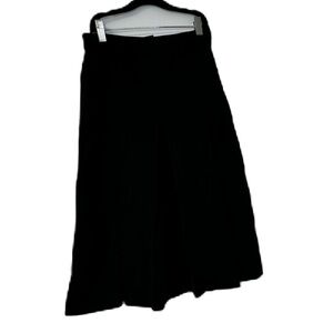 Yarns & Stitches Woman's black pleated ribbed M skirt casual classic work fun